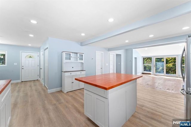 26 Rock Road, West Milford, NJ 07480