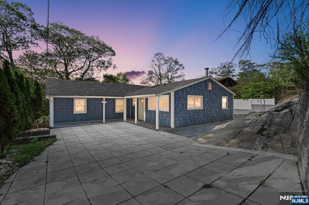 26 Rock Road, West Milford, NJ 07480