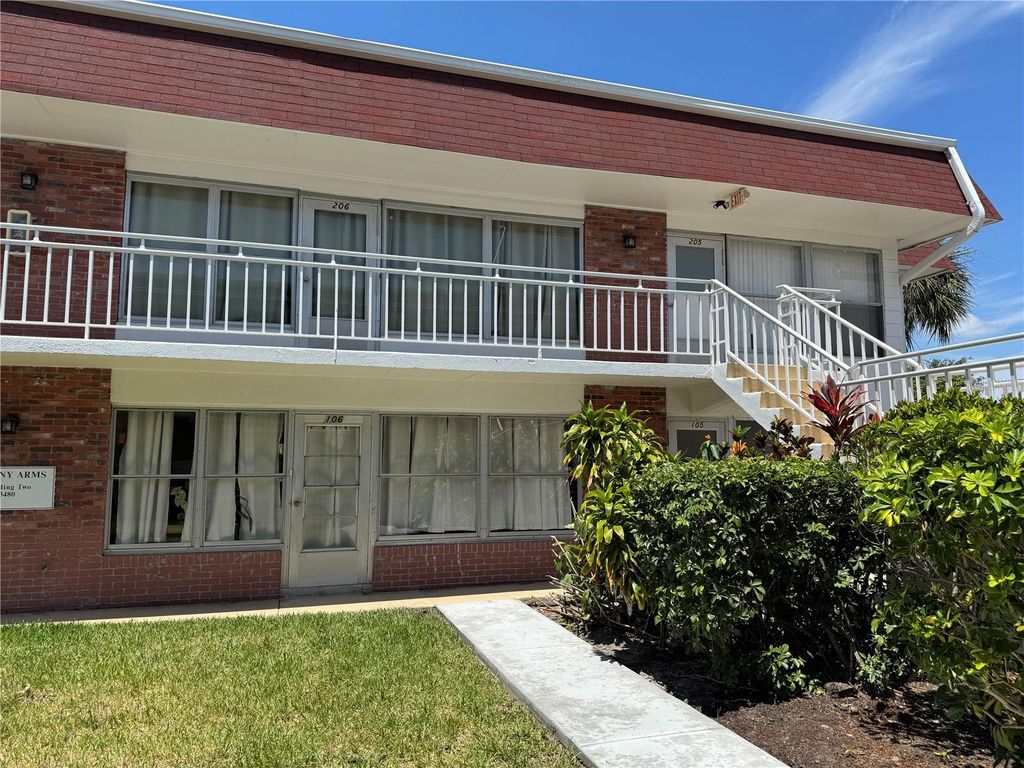 3480 32ND AVENUE N 105, St Petersburg, FL 33713