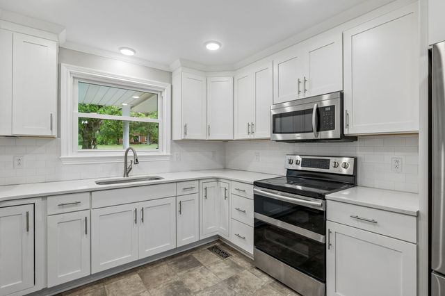 174 Young Rd, Lebanon, TN 37090