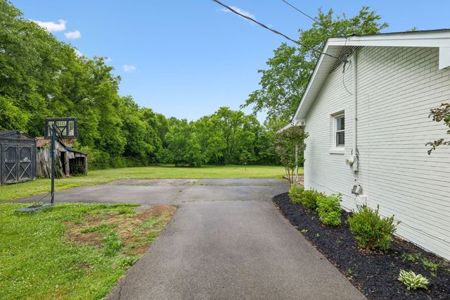 174 Young Rd, Lebanon, TN 37090