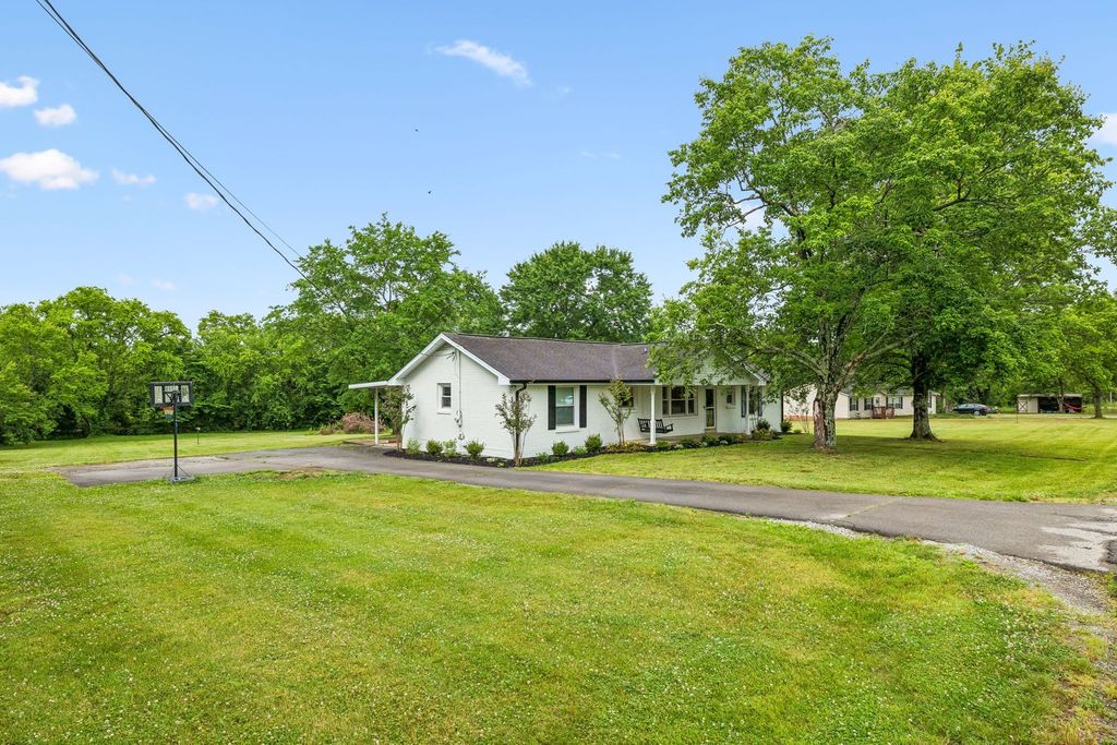174 Young Rd, Lebanon, TN 37090