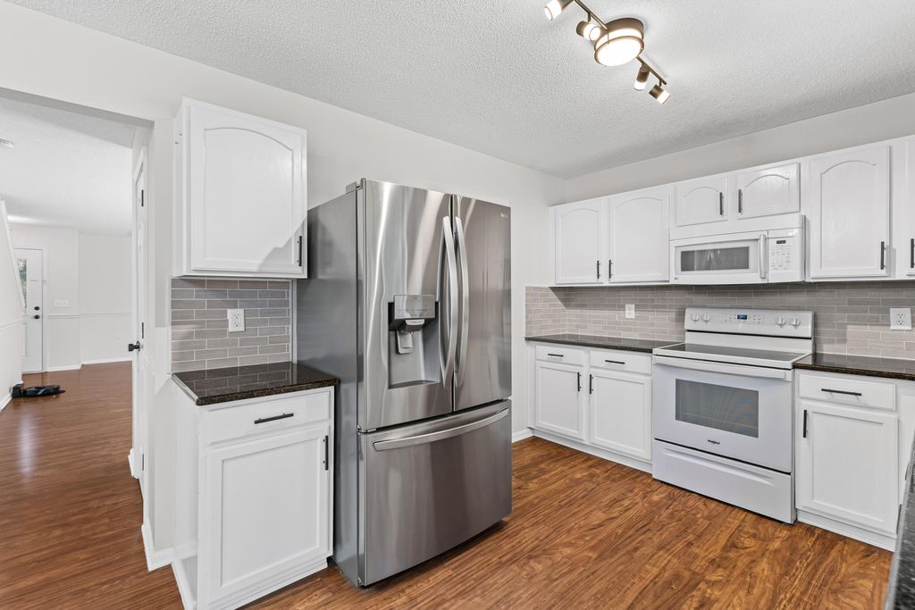 Image 11 of property listing at 5143 Ballantine Drive, Summerville, SC 29485