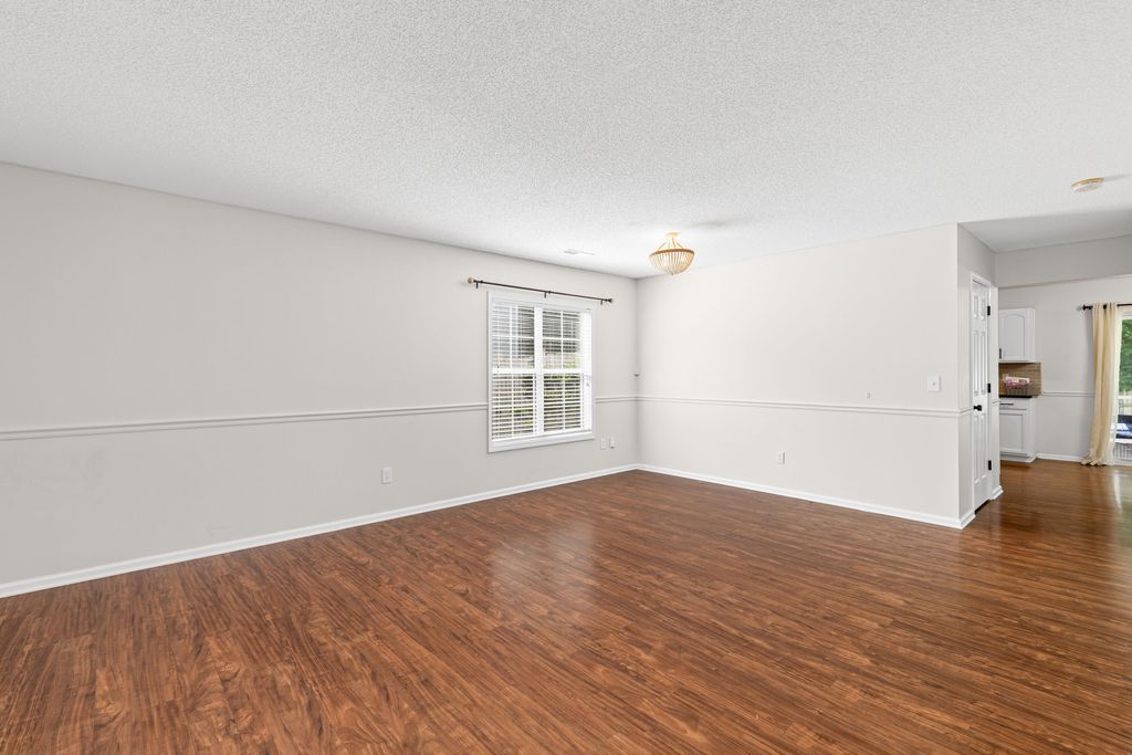 Image 5 of property listing at 5143 Ballantine Drive, Summerville, SC 29485