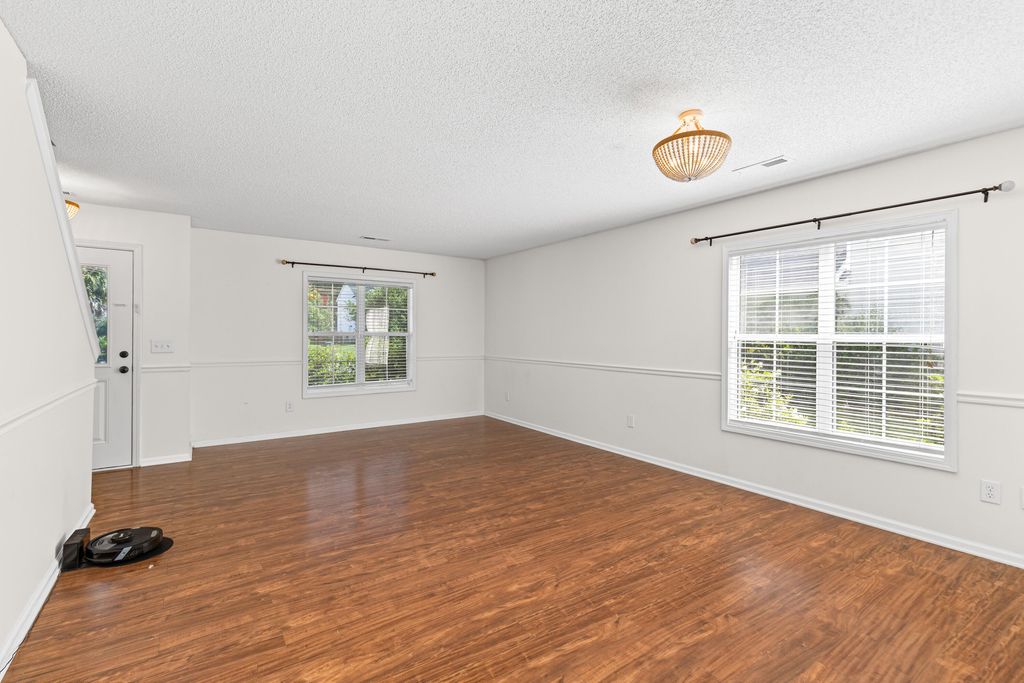Image 7 of property listing at 5143 Ballantine Drive, Summerville, SC 29485