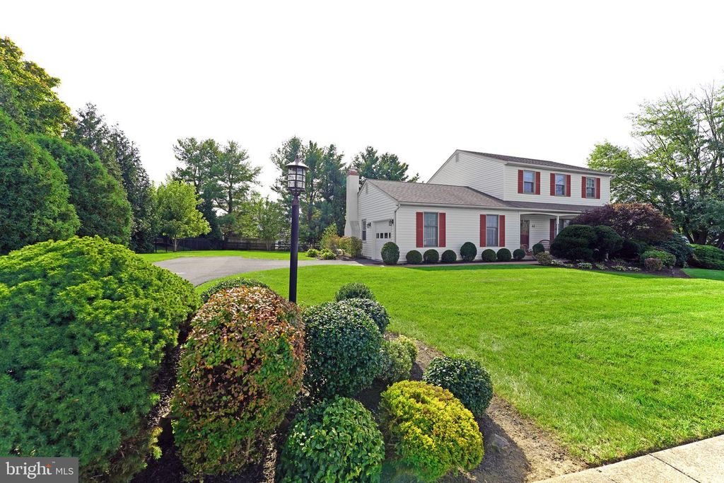 41 CASTLEWOOD DR, CHALFONT, PA 18914 — exterior