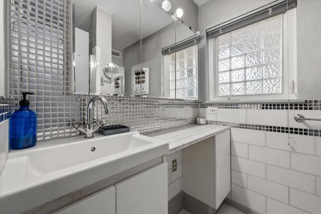 1209 W Lilly Lane, Arlington, TX 76013