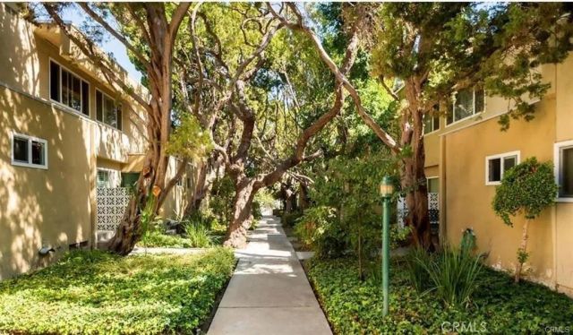 11138 Aqua Vista Street 9, Studio City, CA 91602