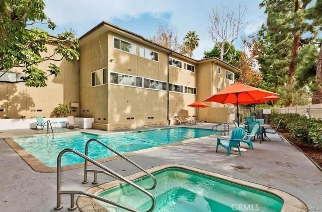 11138 Aqua Vista Street 9, Studio City, CA 91602