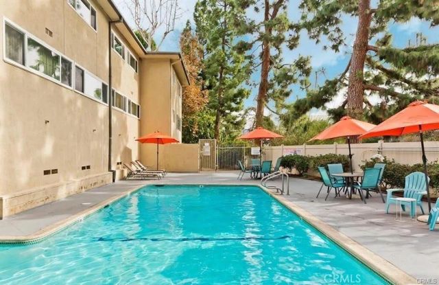 11138 Aqua Vista Street 9, Studio City, CA 91602