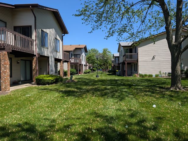 1340 Kingsbury Drive 2, Hanover Park, IL 60133