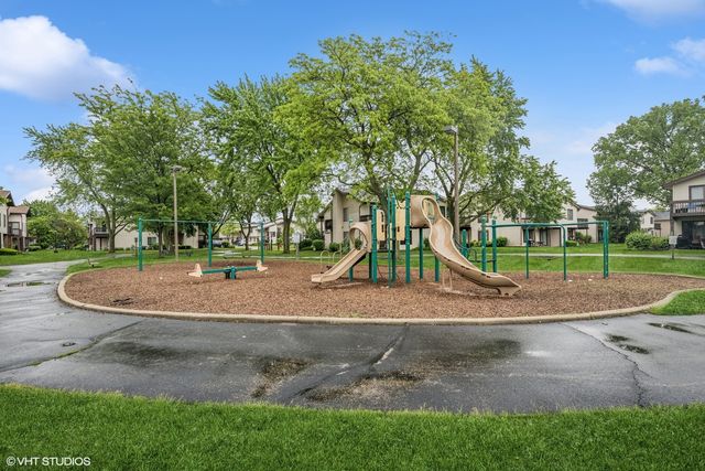 1340 Kingsbury Drive 2, Hanover Park, IL 60133