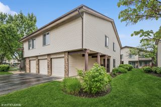 1340 Kingsbury Drive 2, Hanover Park, IL 60133