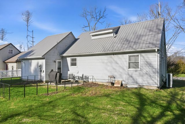 889 Hitzfield Street, Huntington, IN 46750