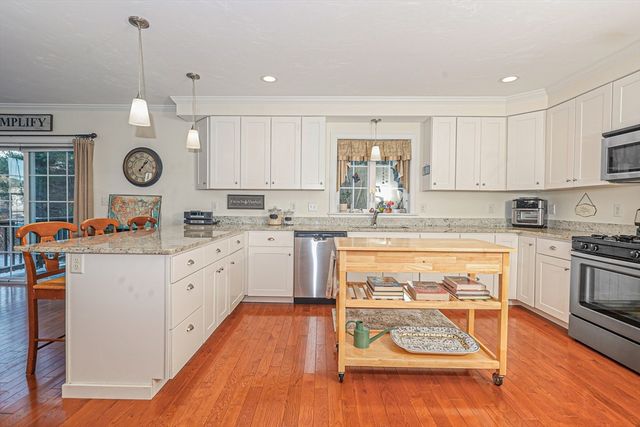 61 Sawmill Ln, Hanson, MA 02341