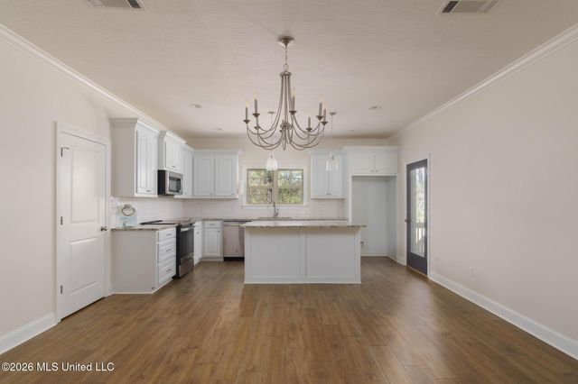 46 Canal Drive, Hattiesburg, MS 39402