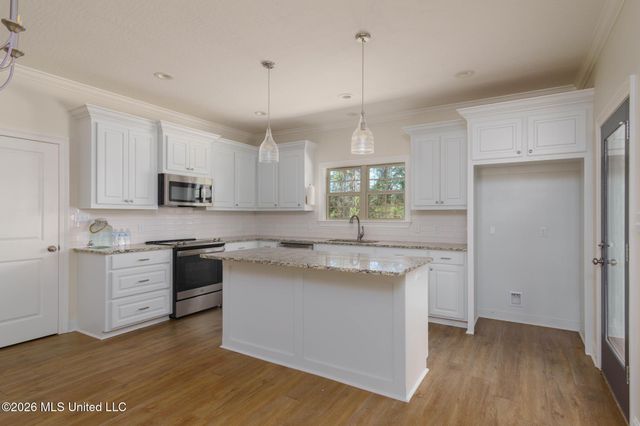 46 Canal Drive, Hattiesburg, MS 39402