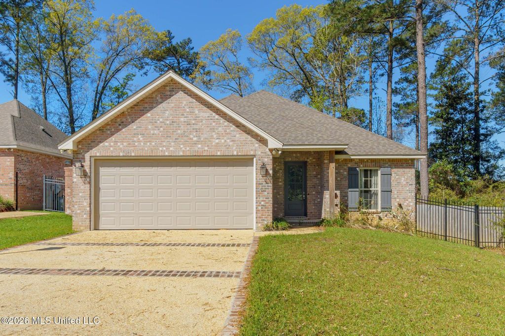46 Canal Drive, Hattiesburg, MS 39402