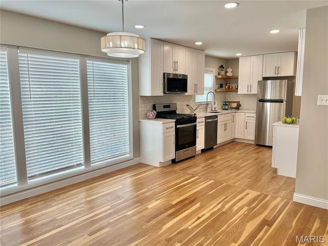 417 Wenneker Drive, Ladue, MO 63124