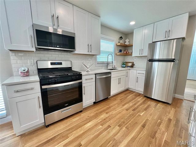 417 Wenneker Drive, Ladue, MO 63124