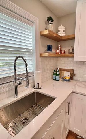 417 Wenneker Drive, Ladue, MO 63124