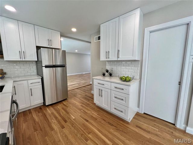 417 Wenneker Drive, Ladue, MO 63124