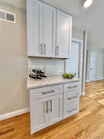 417 Wenneker Drive, Ladue, MO 63124