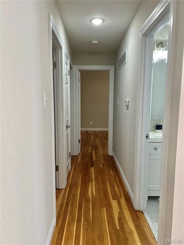 417 Wenneker Drive, Ladue, MO 63124