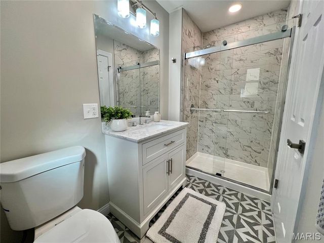 417 Wenneker Drive, Ladue, MO 63124