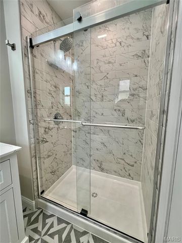 417 Wenneker Drive, Ladue, MO 63124