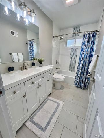 417 Wenneker Drive, Ladue, MO 63124