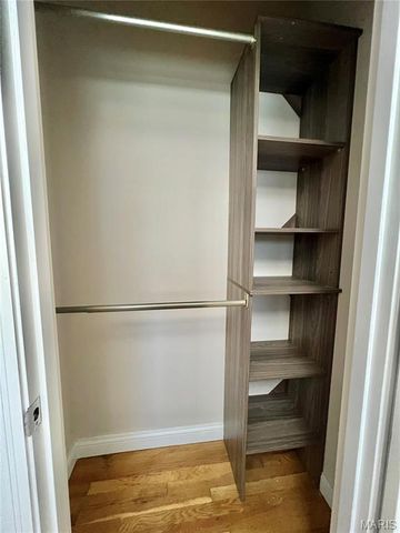 417 Wenneker Drive, Ladue, MO 63124