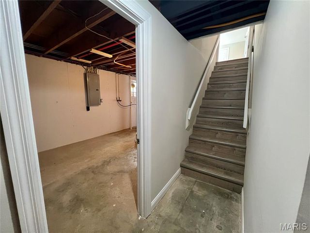 417 Wenneker Drive, Ladue, MO 63124