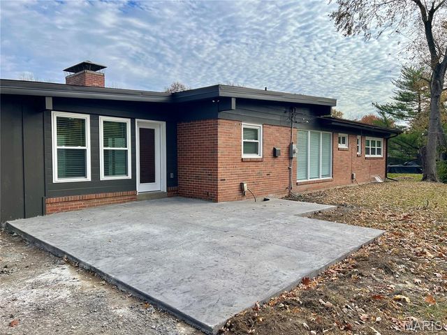 417 Wenneker Drive, Ladue, MO 63124