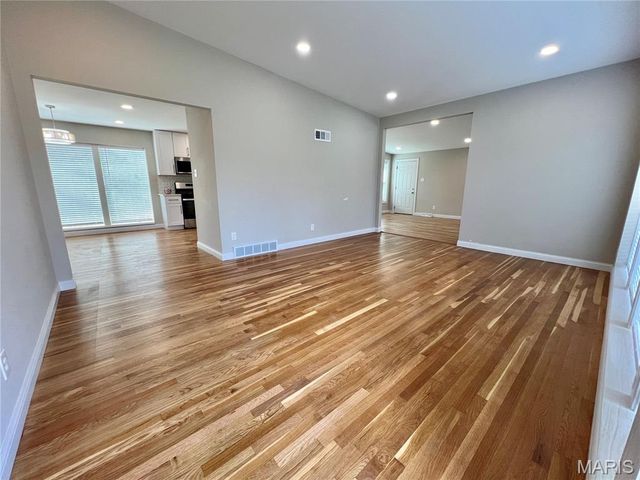 417 Wenneker Drive, Ladue, MO 63124