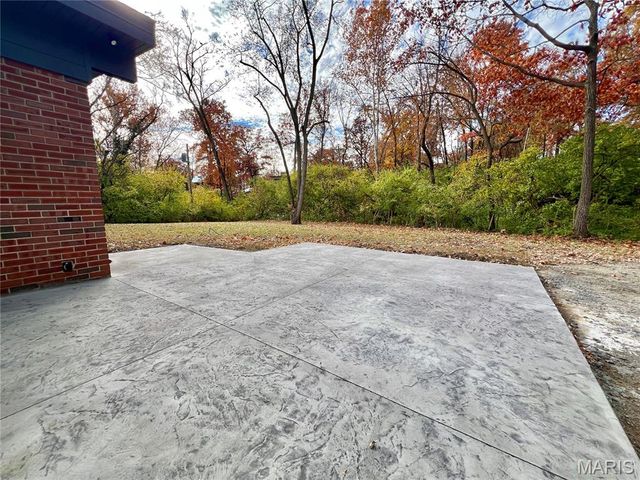 417 Wenneker Drive, Ladue, MO 63124