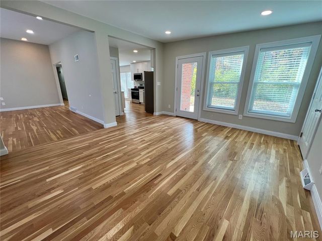 417 Wenneker Drive, Ladue, MO 63124