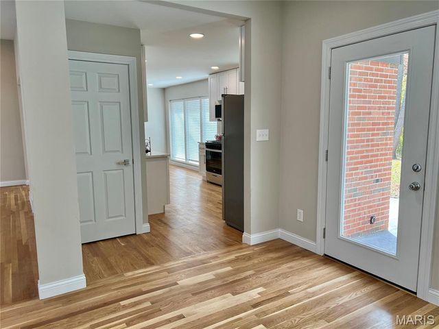 417 Wenneker Drive, Ladue, MO 63124