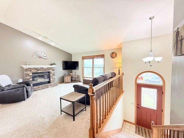516 Mohawk Trail, Deforest, WI 53532