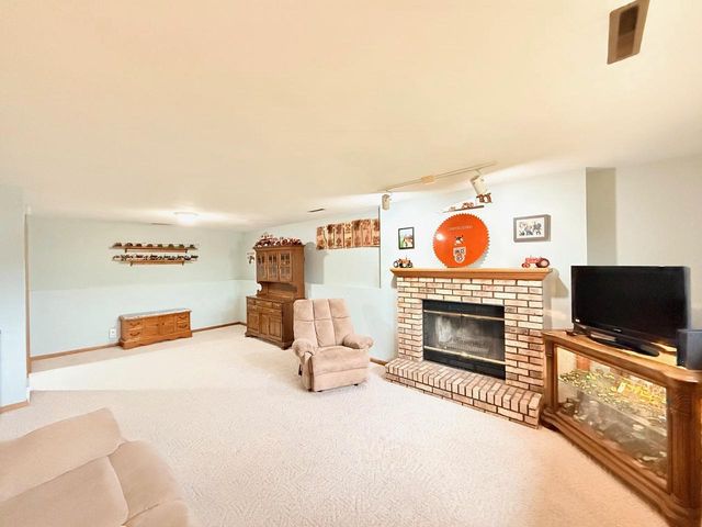 516 Mohawk Trail, Deforest, WI 53532