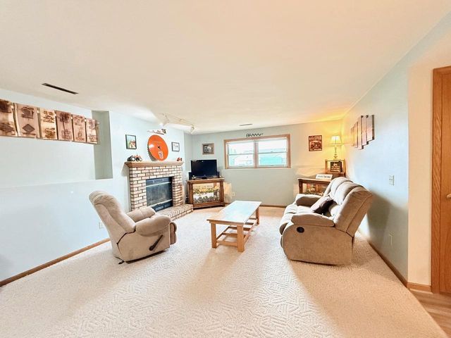 516 Mohawk Trail, Deforest, WI 53532