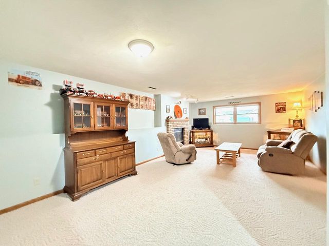 516 Mohawk Trail, Deforest, WI 53532