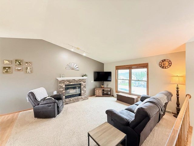516 Mohawk Trail, Deforest, WI 53532