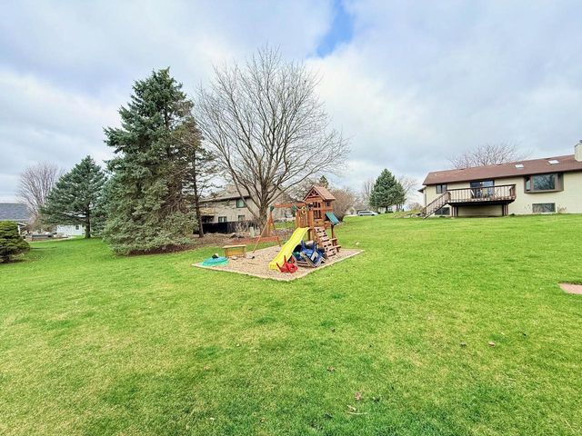 516 Mohawk Trail, Deforest, WI 53532
