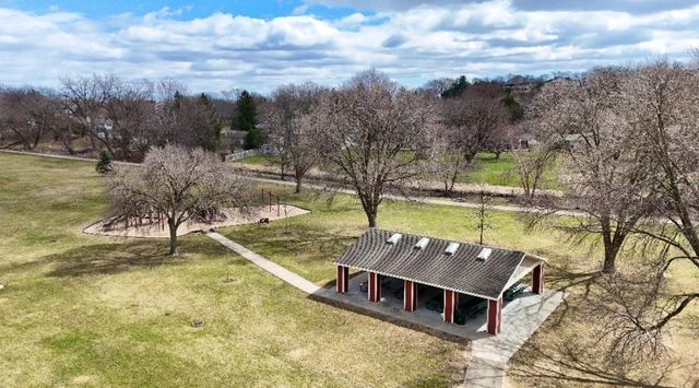 516 Mohawk Trail, Deforest, WI 53532