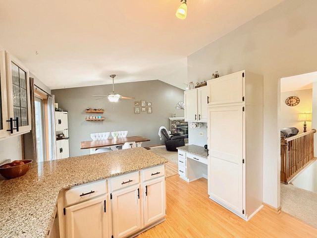 516 Mohawk Trail, Deforest, WI 53532