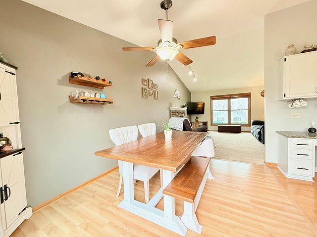 516 Mohawk Trail, Deforest, WI 53532