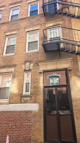11 Henchman Street 2R, Boston, MA 02113