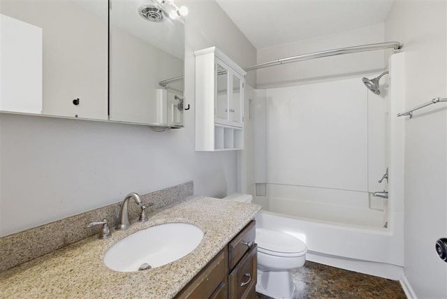 2320 Lake Street, Lake Charles, LA 70601