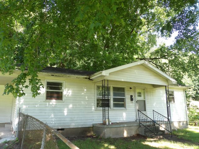 241 Lomax Ave, Waverly, TN 37185